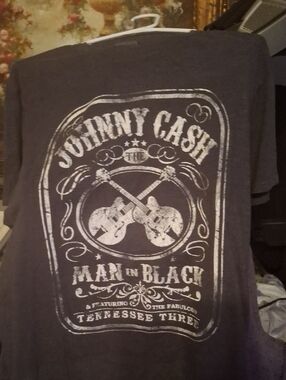 Johnny Cash 'Man in Black' Graphic Tee - Black